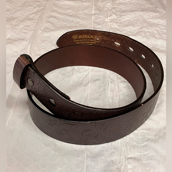 Ariat Accessories - GUC Ariat Dark Brown Embossed Leather Belt